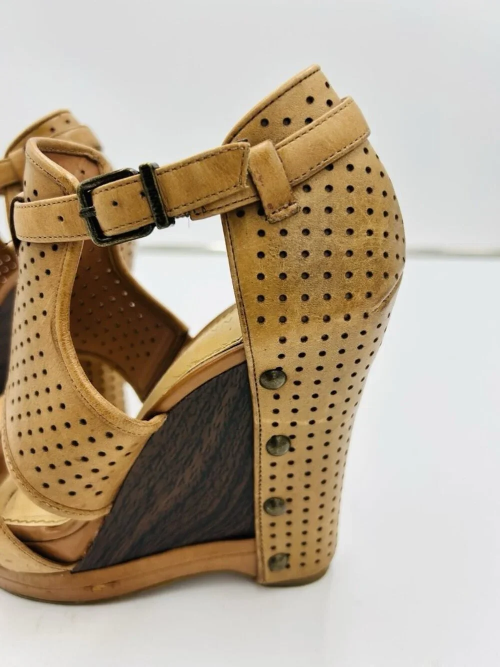 Gianni Bini Camel Leather Wooden Perforated Wedge Platform Sandal Sz 6.5